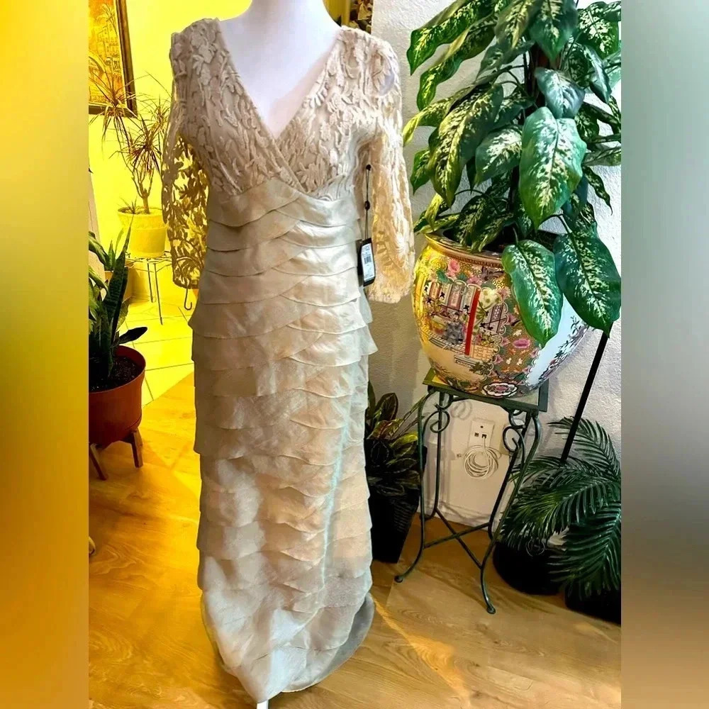 Adrianna Papell Champagne lace bodice dress size 4